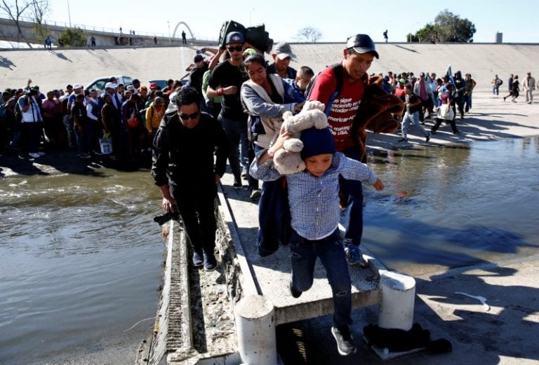 2018-11-26T000023Z_1_LYNXNPEEAO0X4_RTROPTP_3_USA-IMMIGRATION-CARAVAN-768x521.jpg