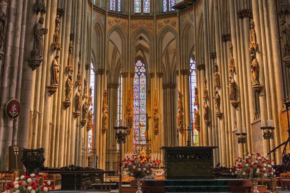 Choir-of-Cologne-Cathedral-interior.jpg