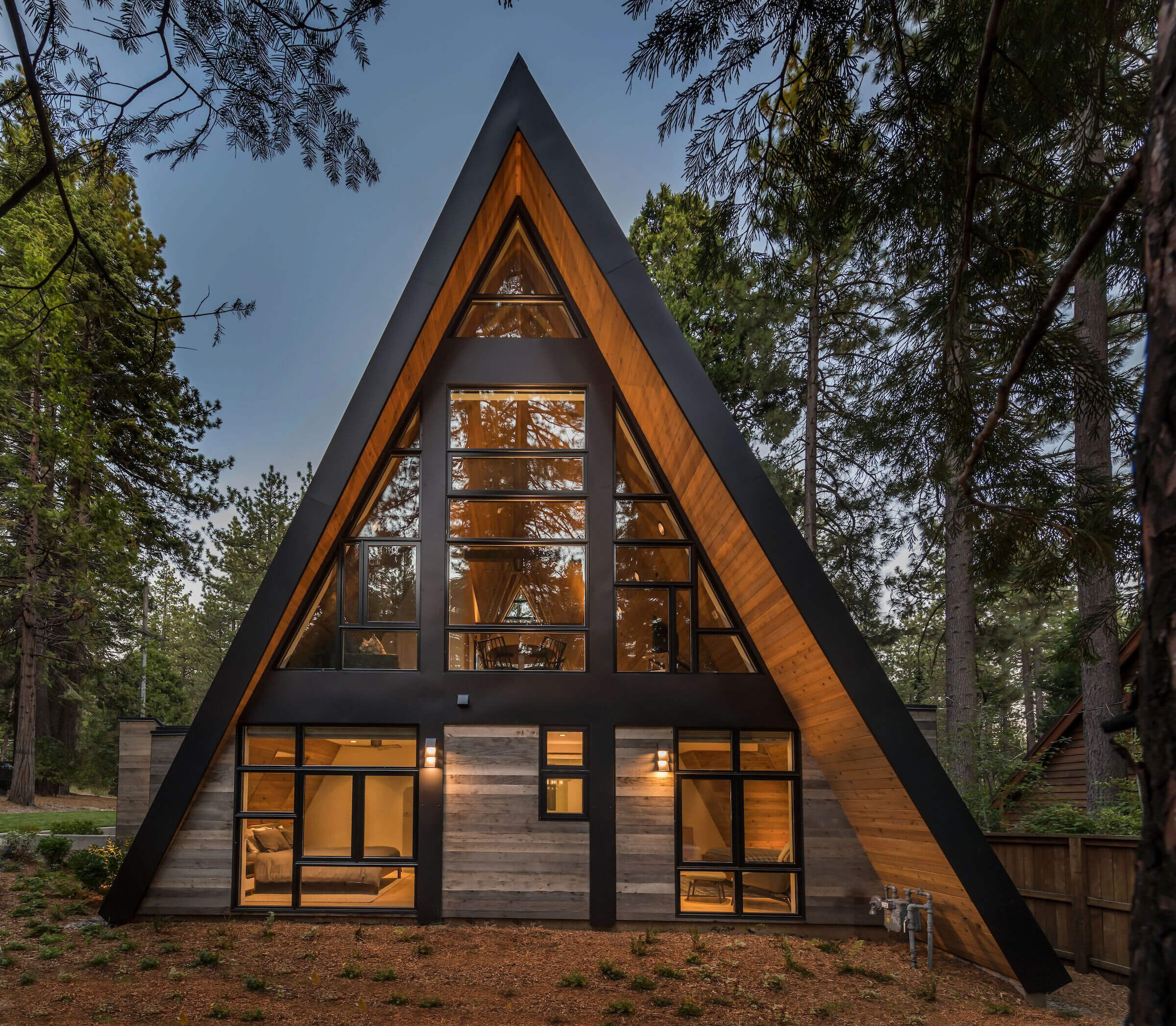 mountain-style-a-frame-cabin-by-todd-gordon-mather-architect-7.jpg