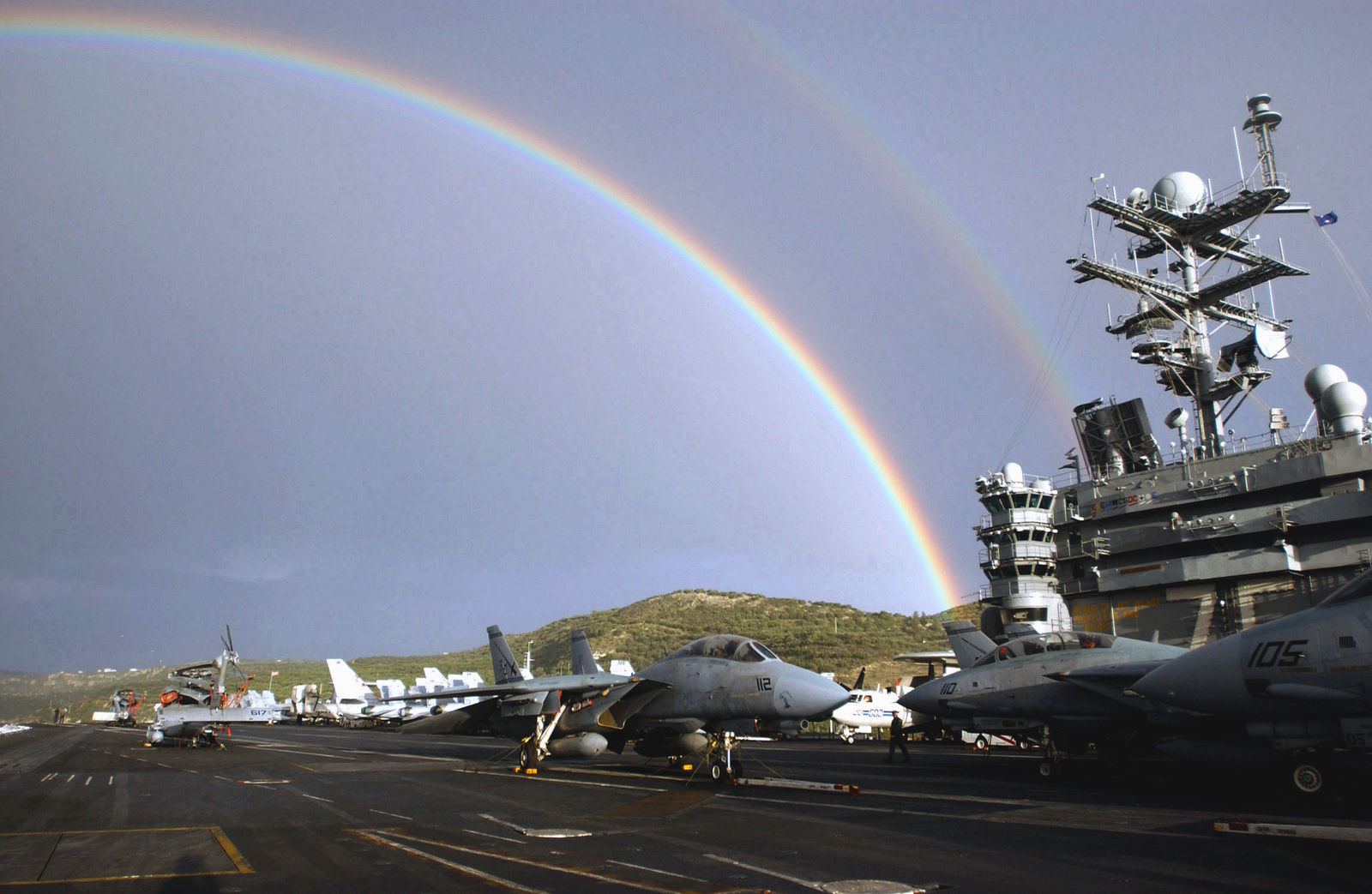 a-view-of-the-flight-deck-onboard-the-us-navy-usn-nimitz-class-aircraft-carrier-c6c71b-1600.jpg