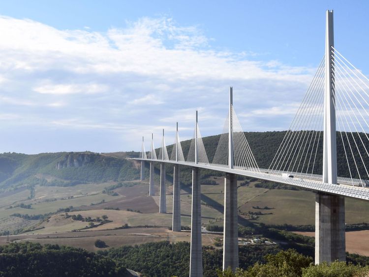 skynews-millau-viaduct-bridge_4209137.jpg