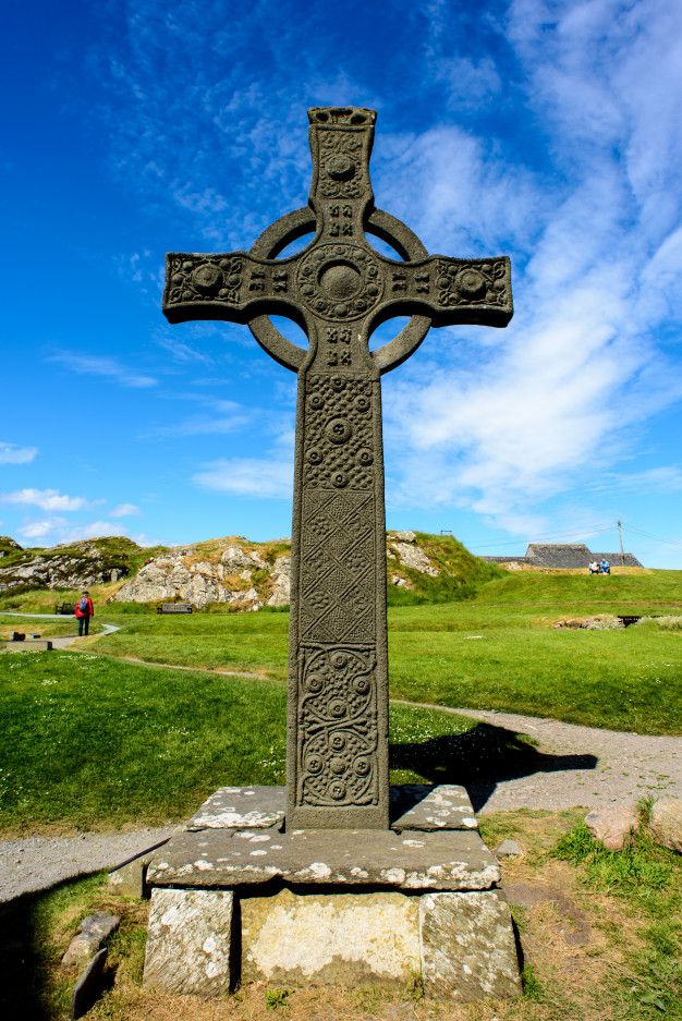 celtic-cross-sunny-day-iona-abbey-scotland_160321-977.jpg