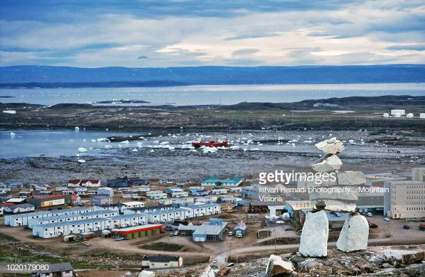 inukshuk-above-iqaluit-picture-id1020179080