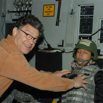 171116-al-franken-leeann-tweeden-airplane-se-1105a_cdbd11d4ba4f856a53dca9fe3803882f.nbcnews-fp-360-360.jpg