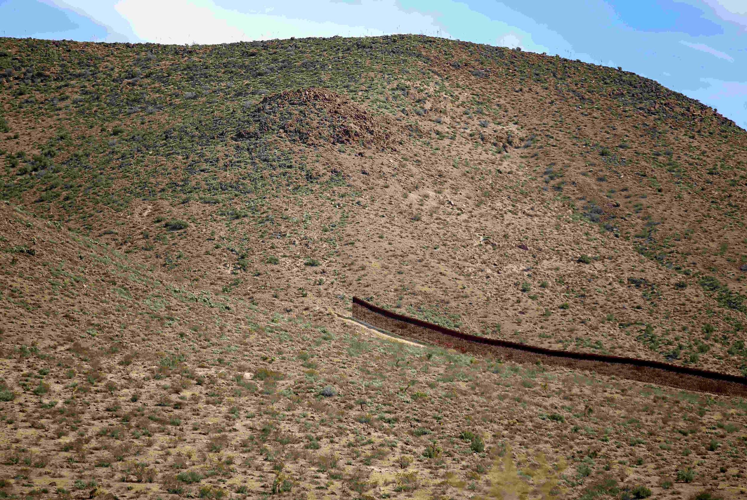 ss-161118-us-mex-border-fence-cr_02_2797b5c95bce785cb192675bbffce4bc.jpg