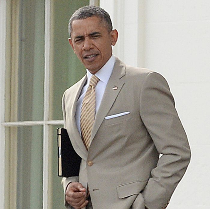 8108a67f52ba6f860d66f833fce46e5558-19-barack-obama-tan-suit.rsquare.w700.jpg