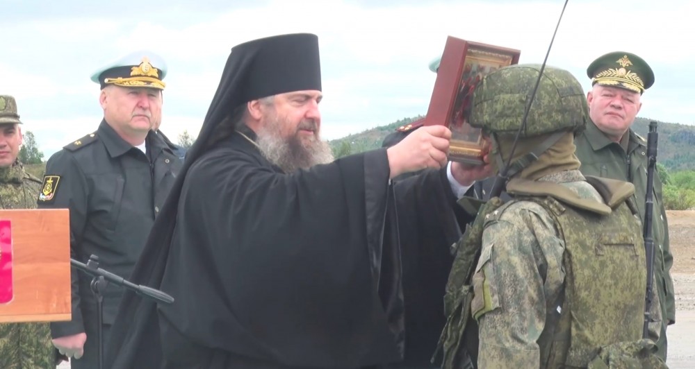priest-soldiers.pechenga_screenshot-telegramtsybulsky-1000x532.jpg