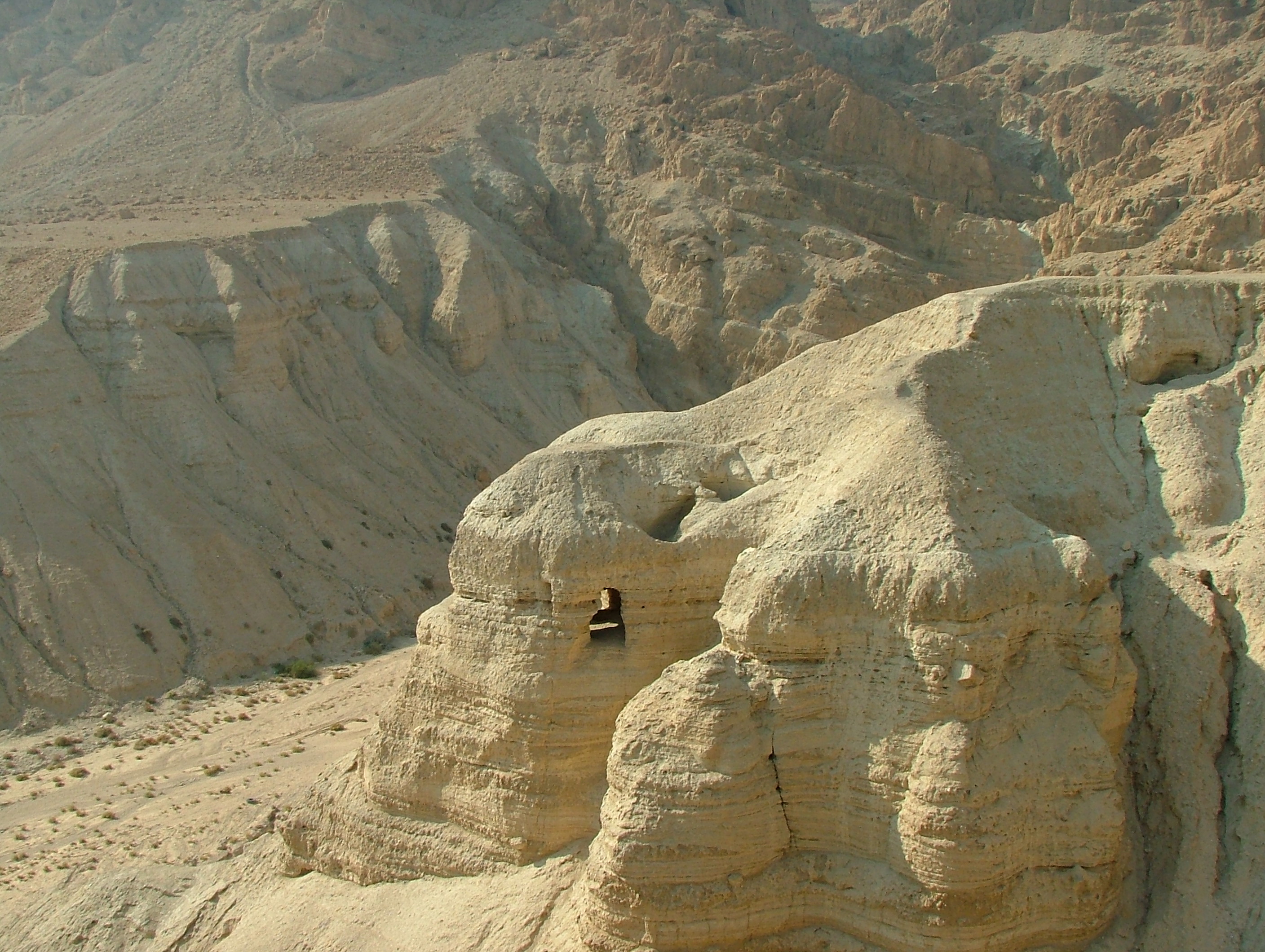 Qumran_Caves_01.jpg