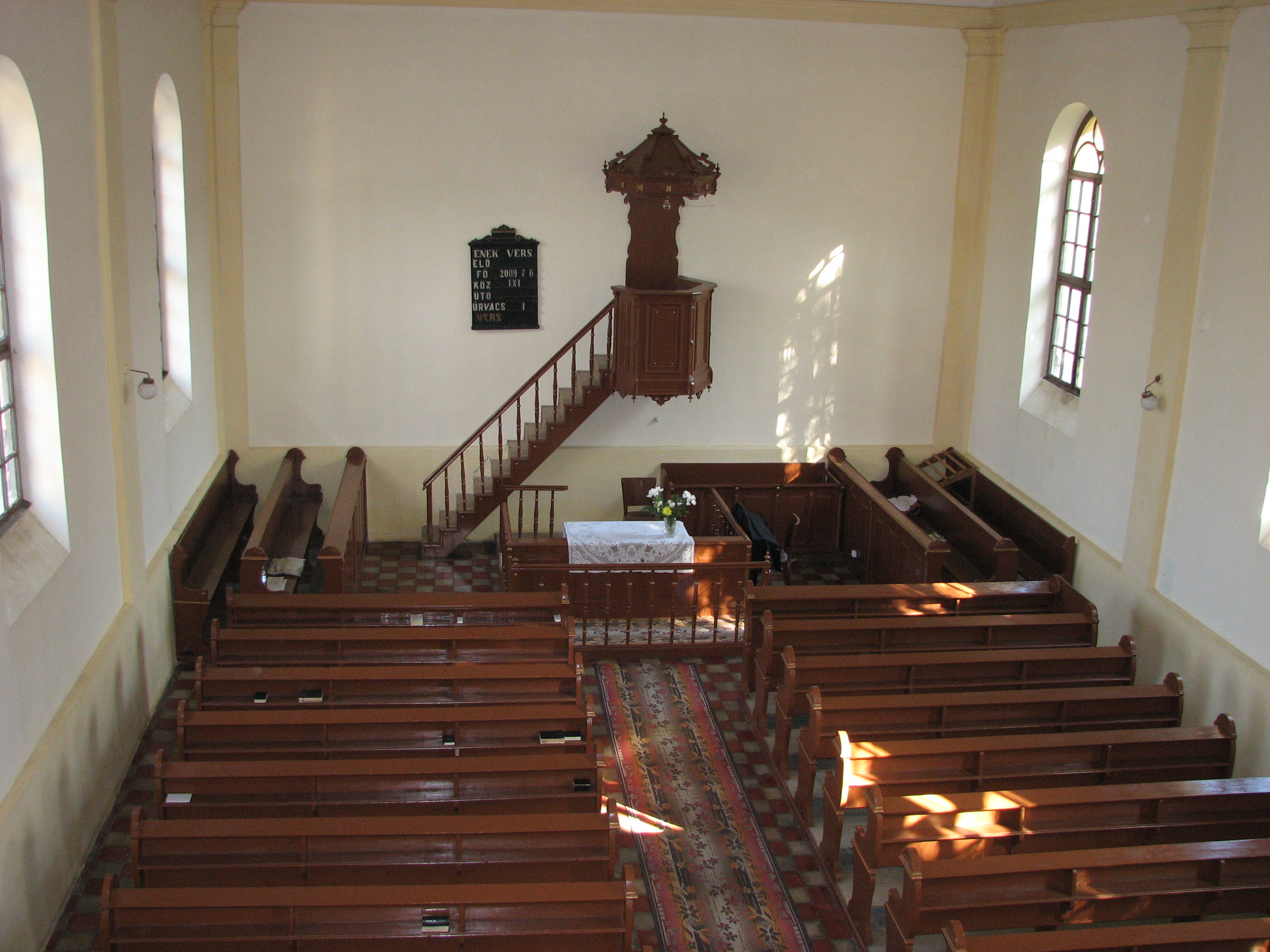 Interior_of_Reformed_Church_in_Hajdudorog.jpg