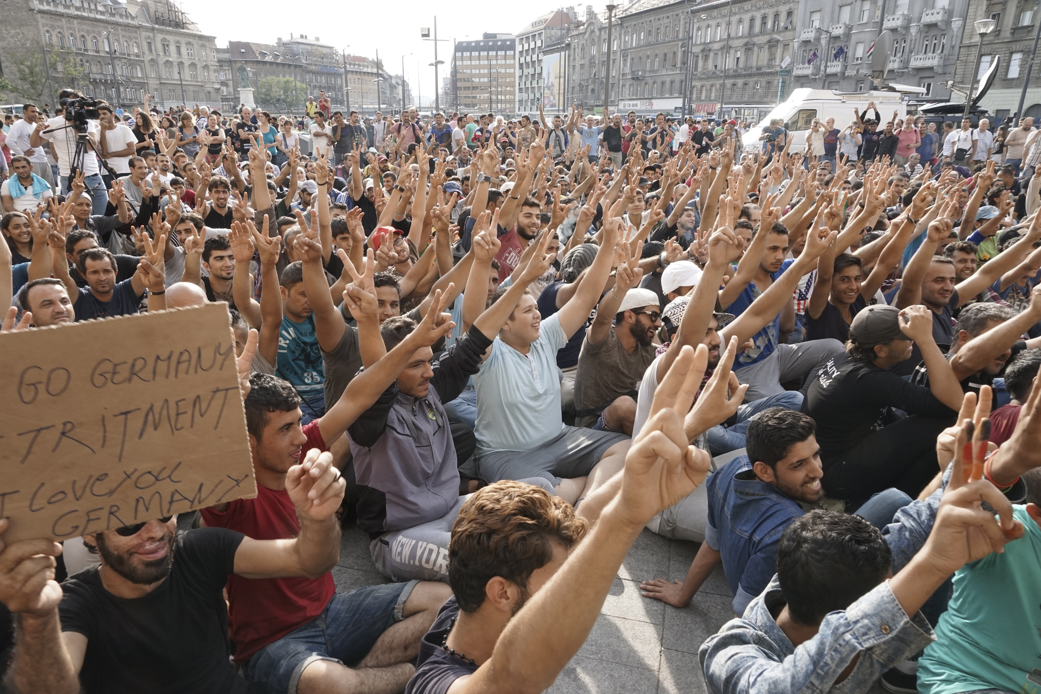 Syrian_refugees_strike_in_front_of_Budapest_Keleti_railway_station._Refugee_crisis._Budapest,_Hungary,_Central_Europe,_3_September_2015.jpg