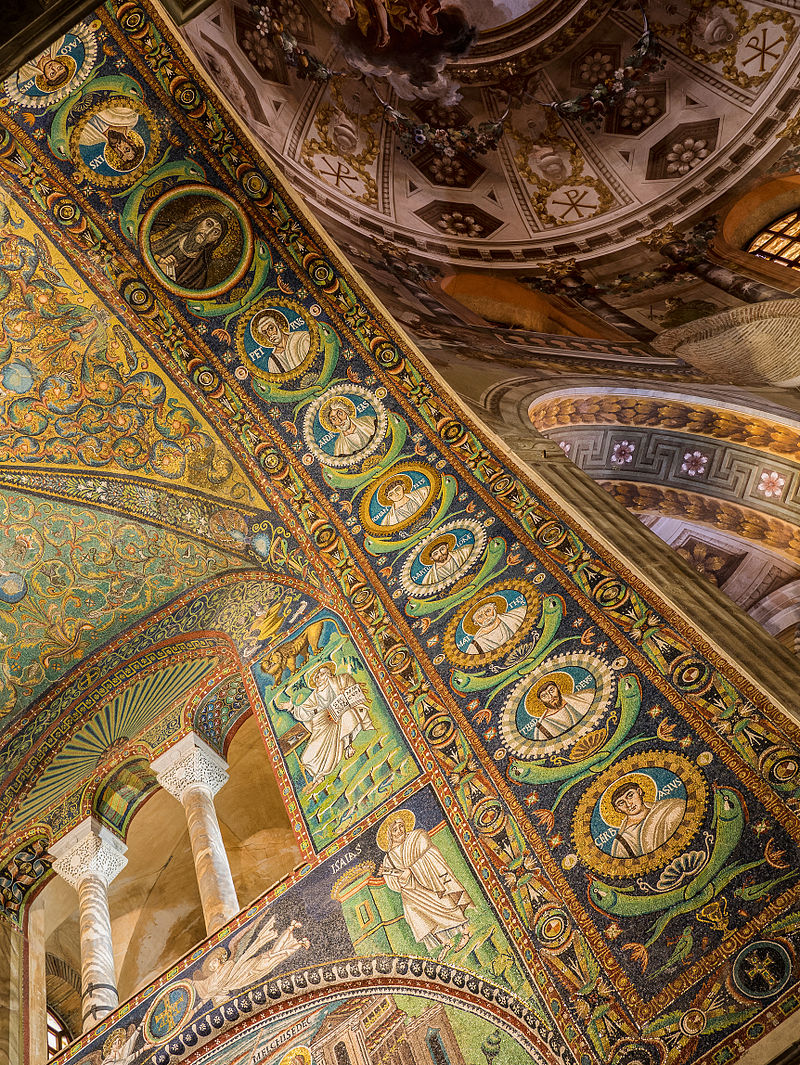 800px-Basilica_of_San_Vitale_-_triumphal_arch_mosaics.jpg