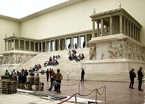 300px-Pergamonmuseum_Pergamonaltar.jpg