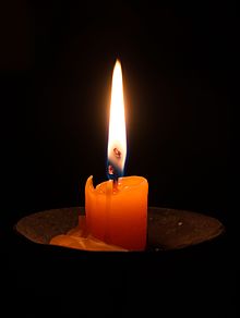 220px-Candle_%28Slava_celebration%29.jpg