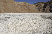 220px-Emi_Koussi_crater_natron.jpg