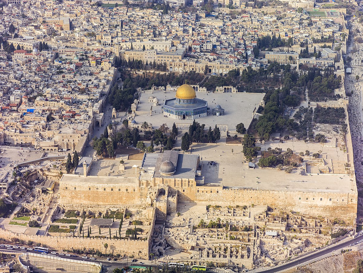 1200px-Israel-2013%282%29-Aerial-Jerusalem-Temple_Mount-Temple_Mount_%28south_exposure%29.jpg