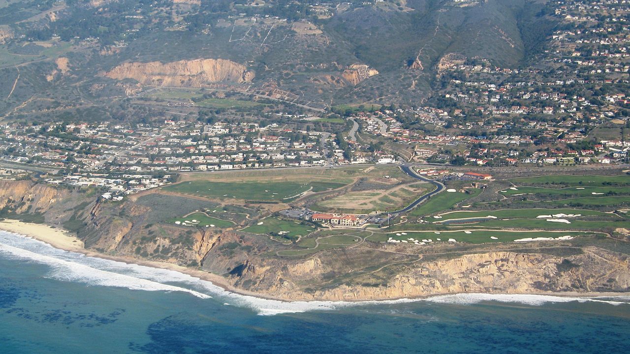 1280px-Trump_National_Golf_Club_%28Los_Angeles%29.jpg