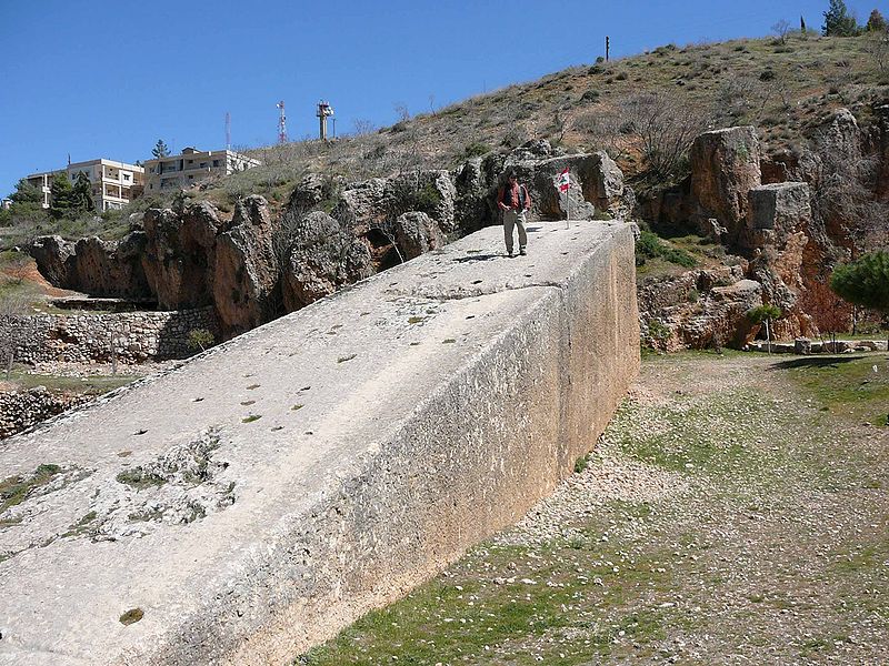 800px-Baalbek-stoneofpregnantwoman.jpg