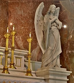256px-Saint_Leo_Catholic_Church_%28Columbus%2C_Ohio%29_-_altar_detail%2C_angel_statue_with_candlesticks.jpg