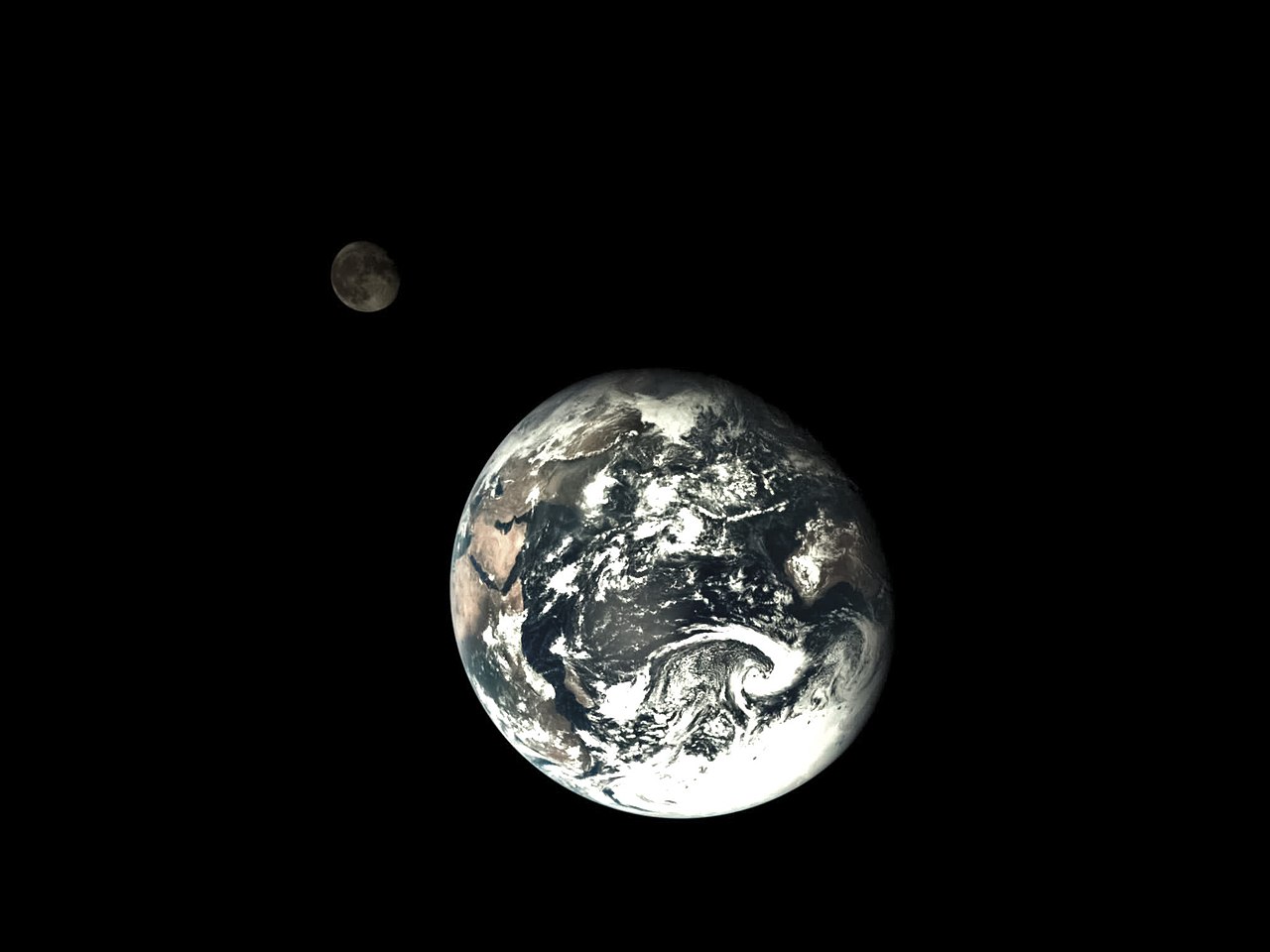 1280px-Earth_and_the_Moon_from_Chang%27e_5_T1.jpg