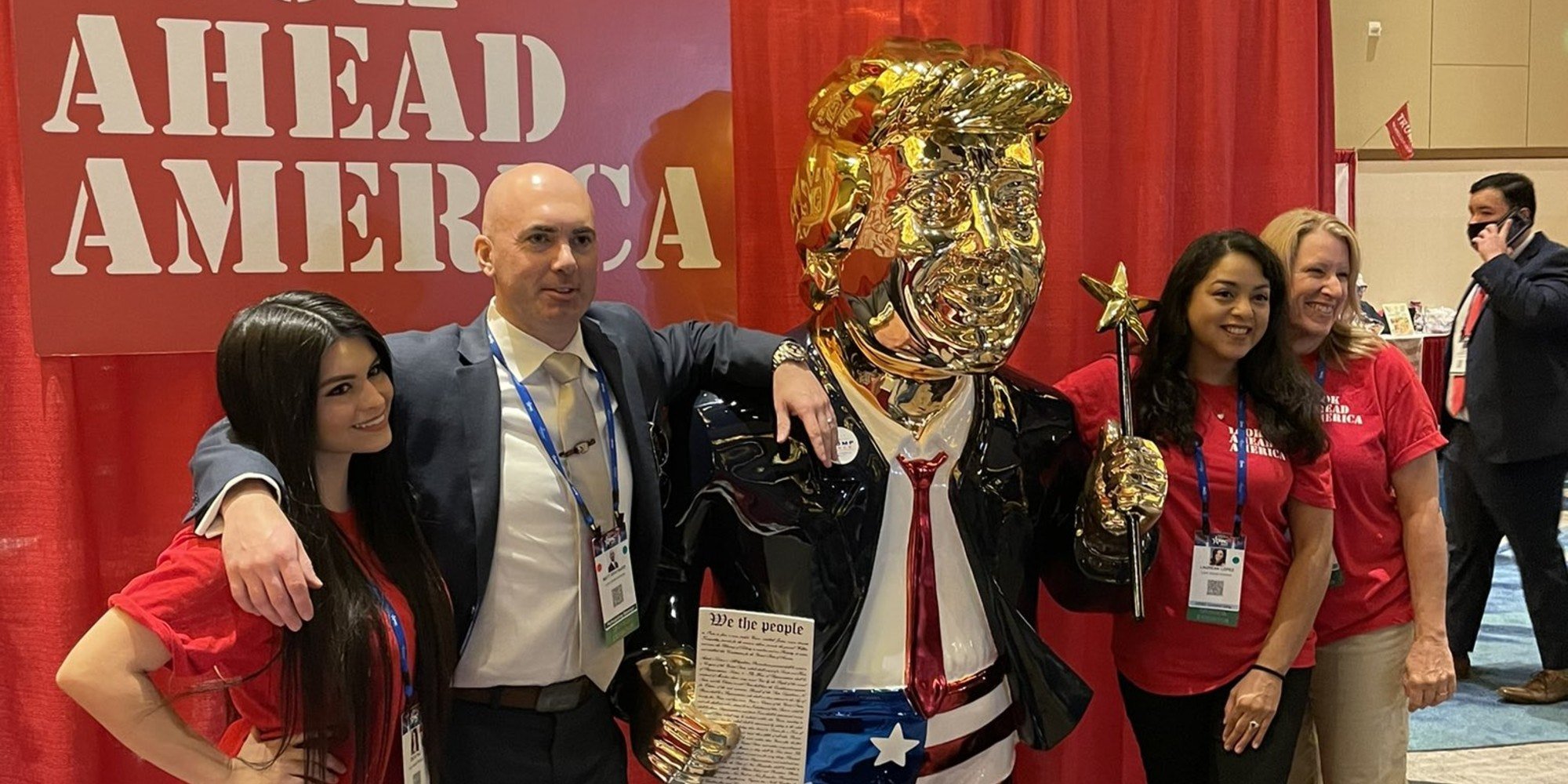 golden-trump-statue-cpac.jpg