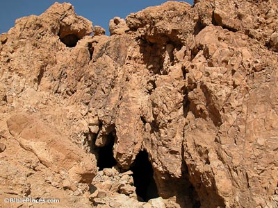 Qumran-Cave-1-from-below-tb011703343-bibleplaces.jpg