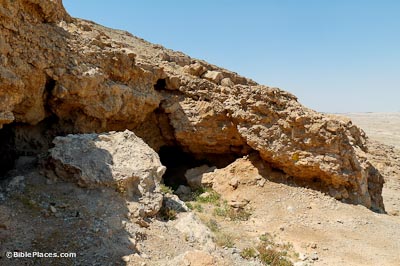 Qumran-Cave-3-tb051106025-bibleplaces.jpg