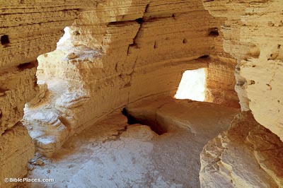 Qumran-Cave-4-interior-tb051106092-bibleplaces.jpg