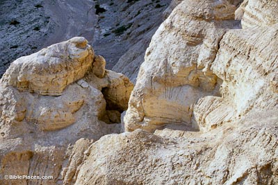 Qumran-Caves-7-8-and-9-tbs97049802-bibleplaces.jpg