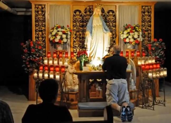 catholic-praying-to-mary.jpg