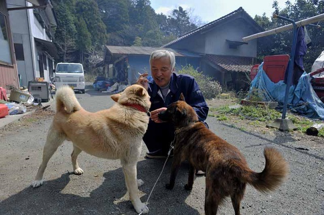 NaotoMatsumuraWithDogsInNuclearZone_FBphotoNaotoMatsumura.jpg