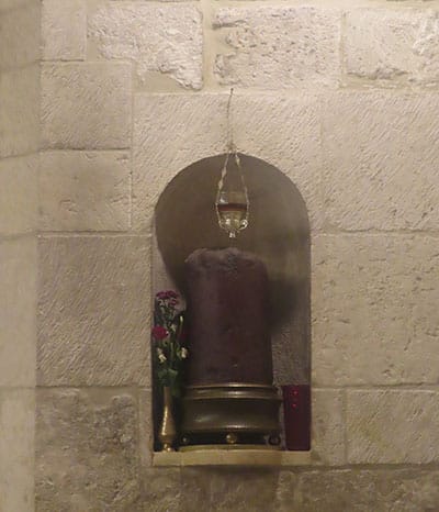 Holy_Land_2019_2_P054_Jerusalem_Holy_Sepulchre_Apparition_Chapel_Column_of_the_Flagellation.jpg